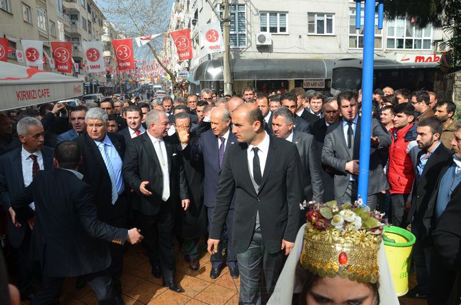 MHP LİDERi DEVLET BAHÇELİ AKHİSARLILAR İLE BULUŞTU